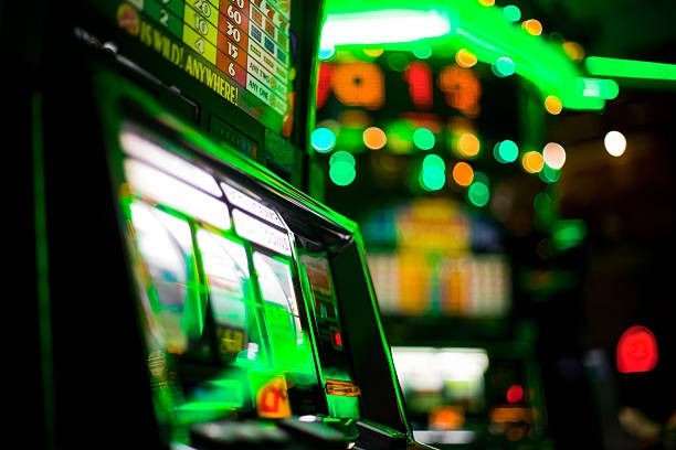 Bonus pay table displayed on Texas Hold'em table showing hand rankings and payouts